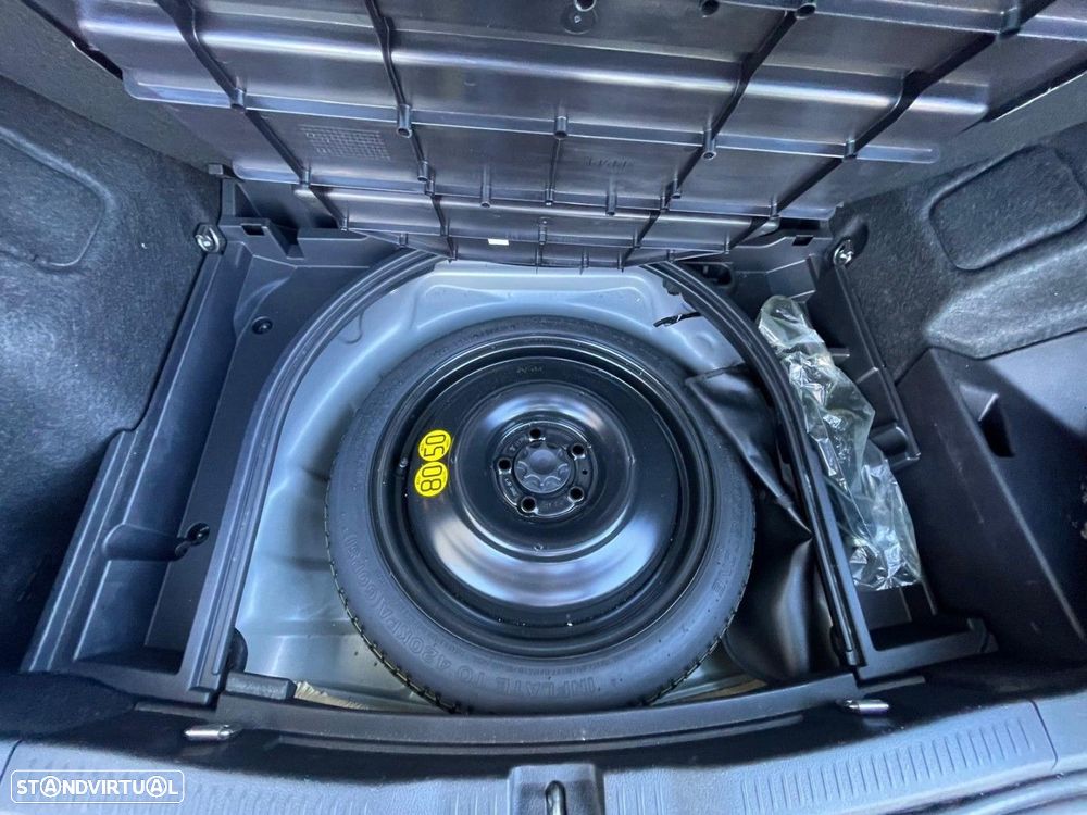 Toyota Auris 1.8 HSD Comfort +P.Techno+P.Sport - 38