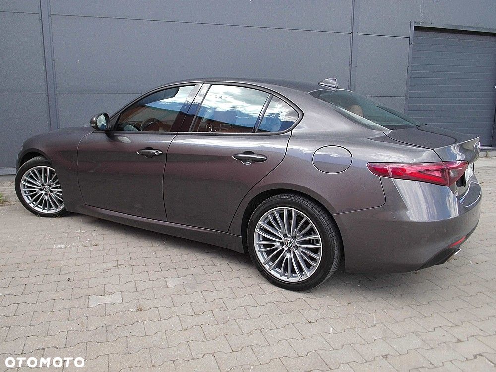 Alfa Romeo Giulia 2.2 AT8 Business - 7