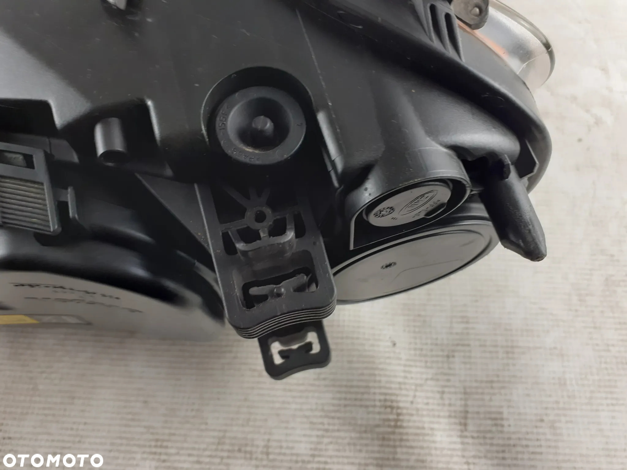 Lampa prawa przód Volvo V70 xenon-skr - 4