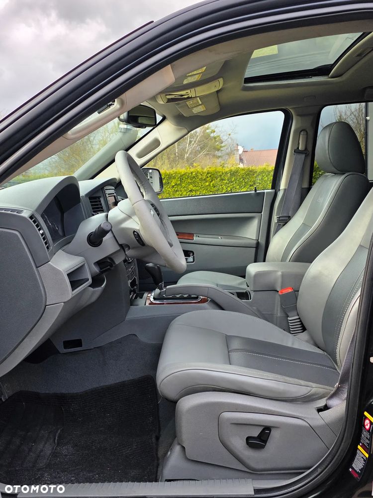 Jeep Grand Cherokee - 14