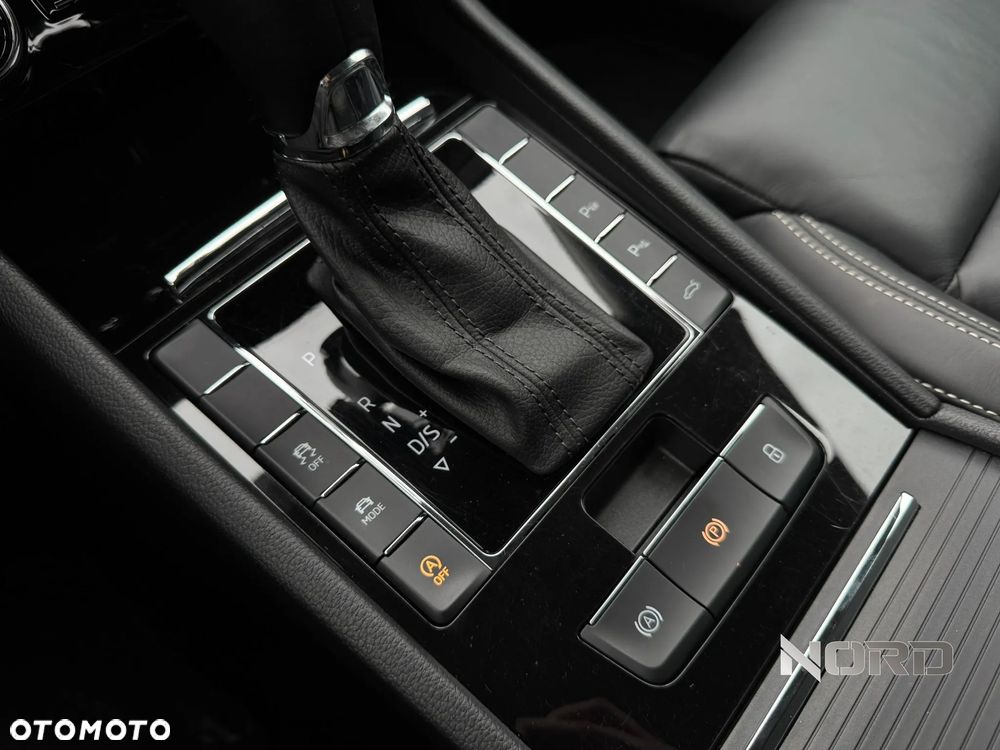 Skoda Superb 2.0 TDI 4x4 DSG L&K - 35