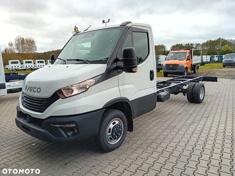 Iveco Daliy 50C18HZ podwozie 3.0 Diesel 180KM rozstaw osi 4350 mm dostępne "od ręki" - 3