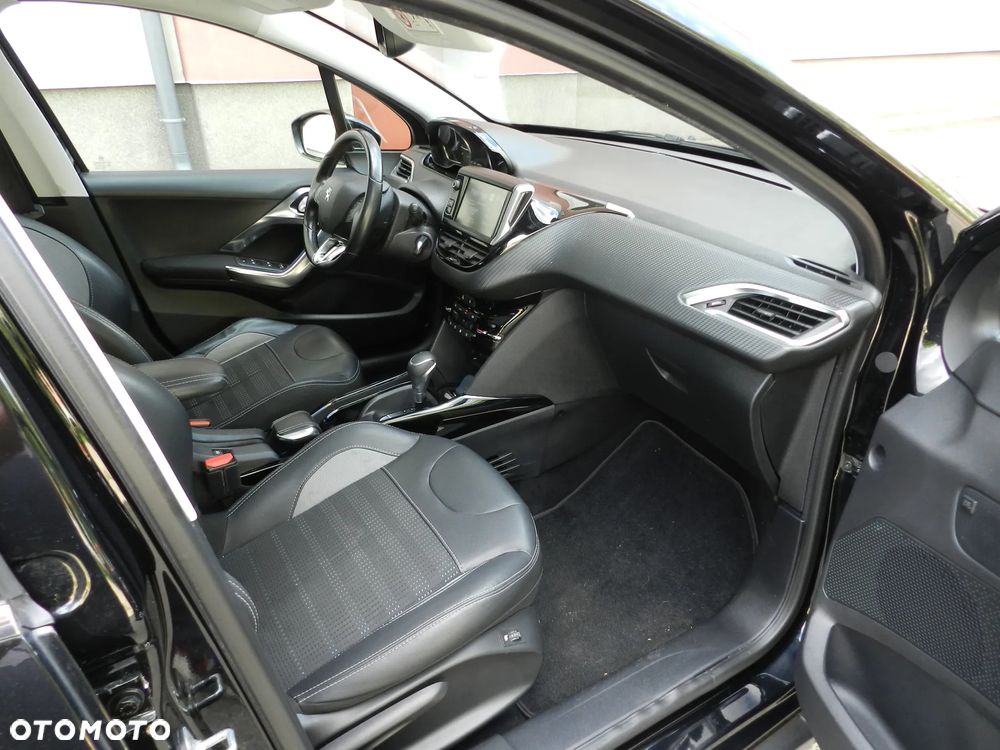Peugeot 2008 1.2 Pure Tech GPF Style S&S EAT6 - 14