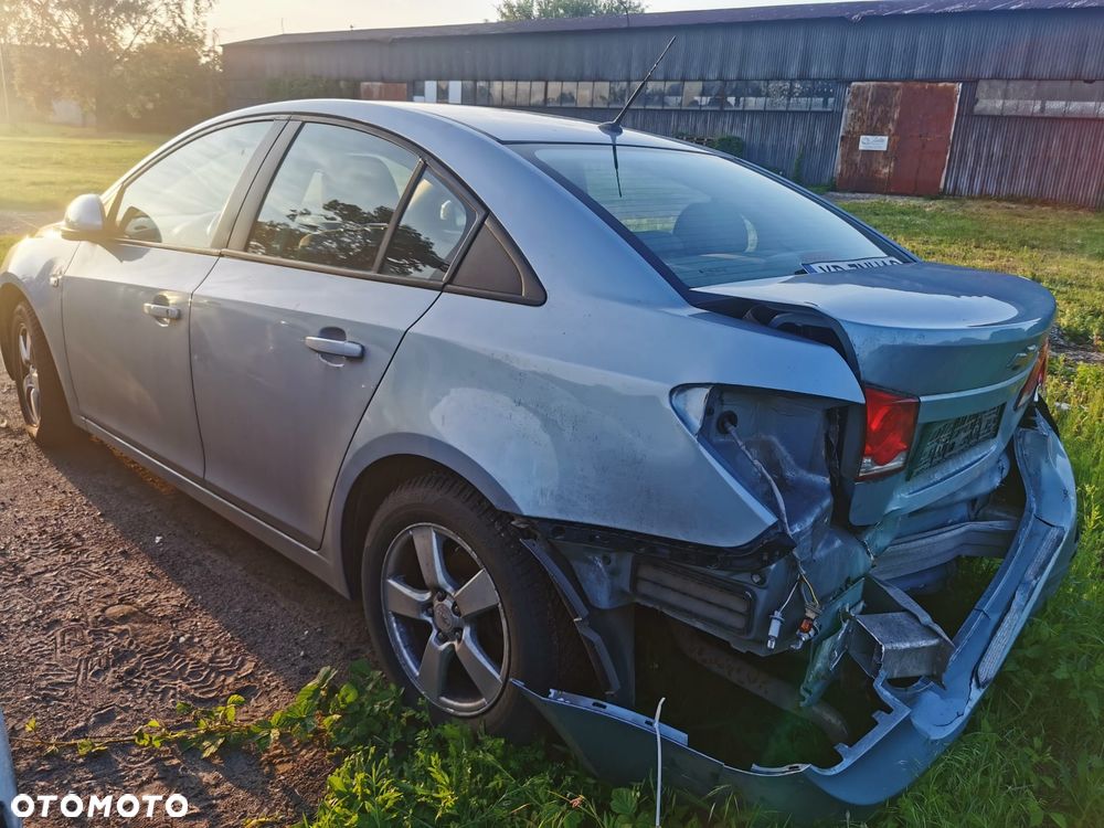 Chevrolet Cruze 1.6 LS - 3