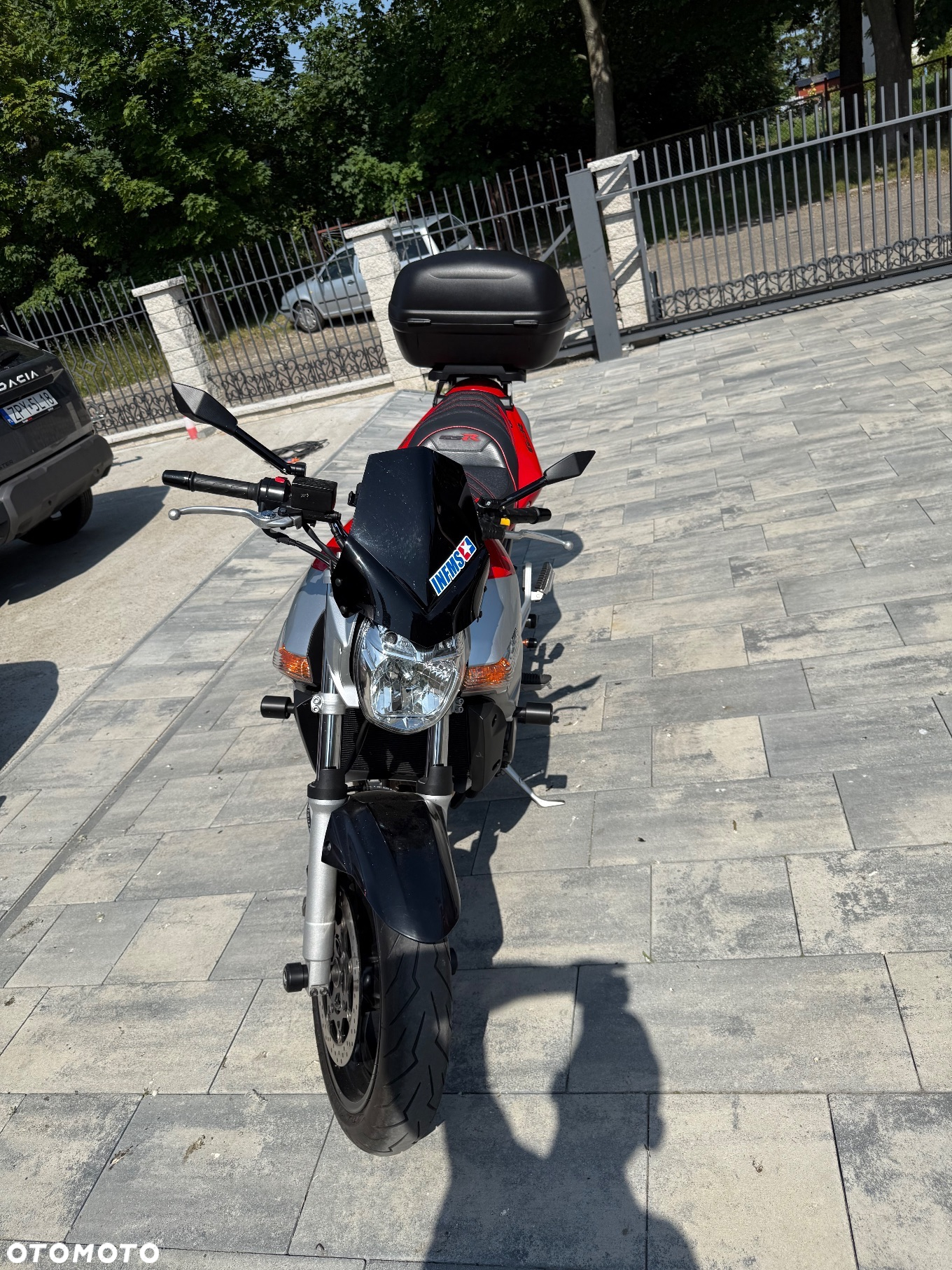 Suzuki GSR - 8