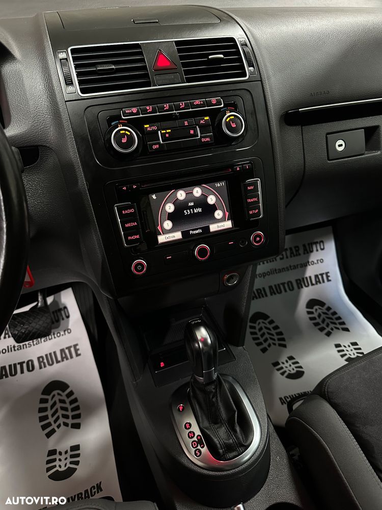Volkswagen Touran - 11