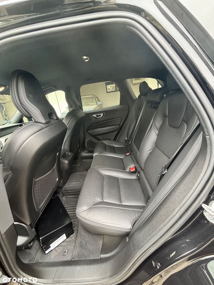 Volvo XC 60 B4 D AWD Plus Dark - 12