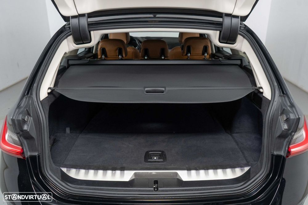 BMW 330 e Line Luxury Auto - 13