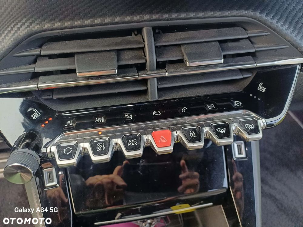 Peugeot 208 - 18