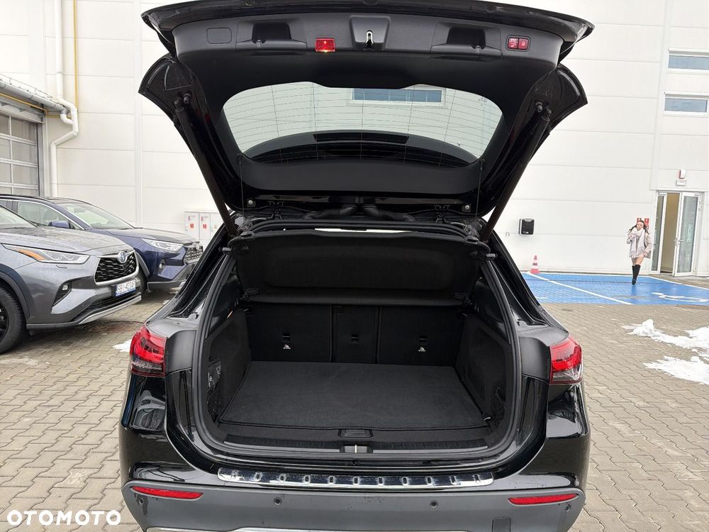 Mercedes-Benz GLA - 12