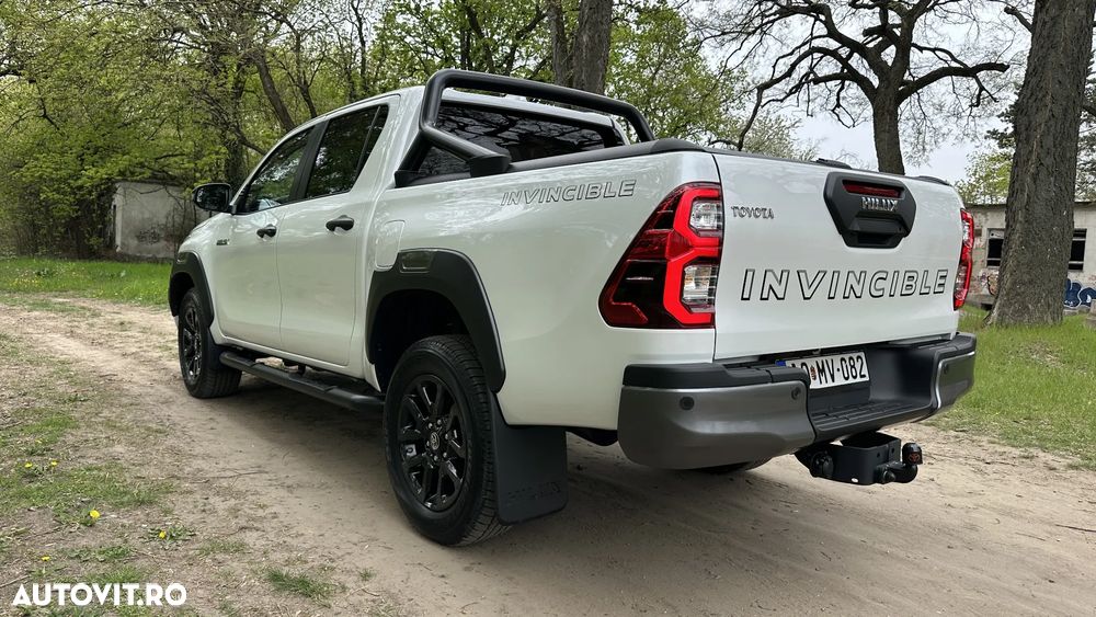 Toyota Hilux 2.8D 204CP 4x4 Double Cab AT MHEV Invincible Color Edition (3E5) - 13