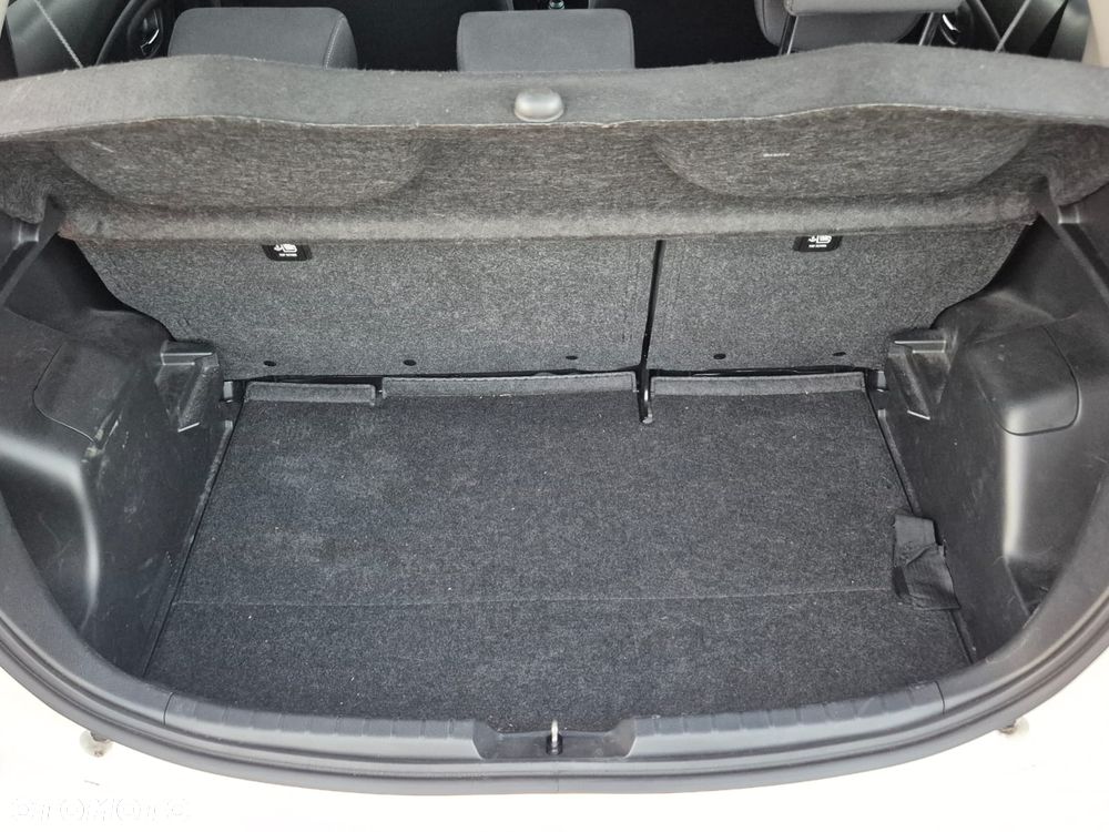 Toyota Yaris 1.5 Premium - 23