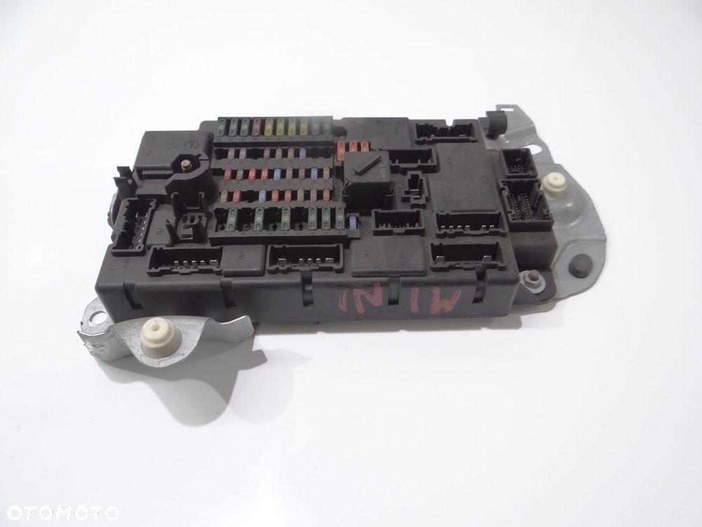 SKRZYNKA BEZPIECZNIKÓW MINI R57 3455442 - 2