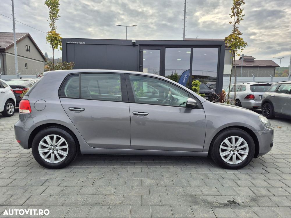 Volkswagen Golf - 6