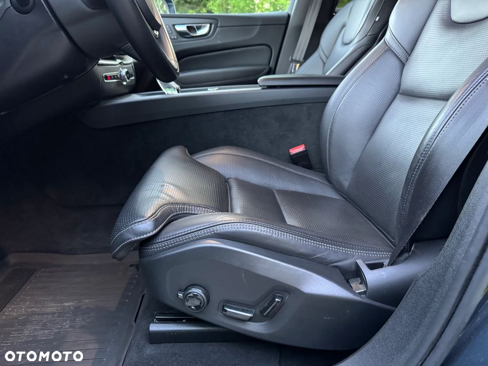 Volvo XC 60 B5 B AWD Inscription - 24