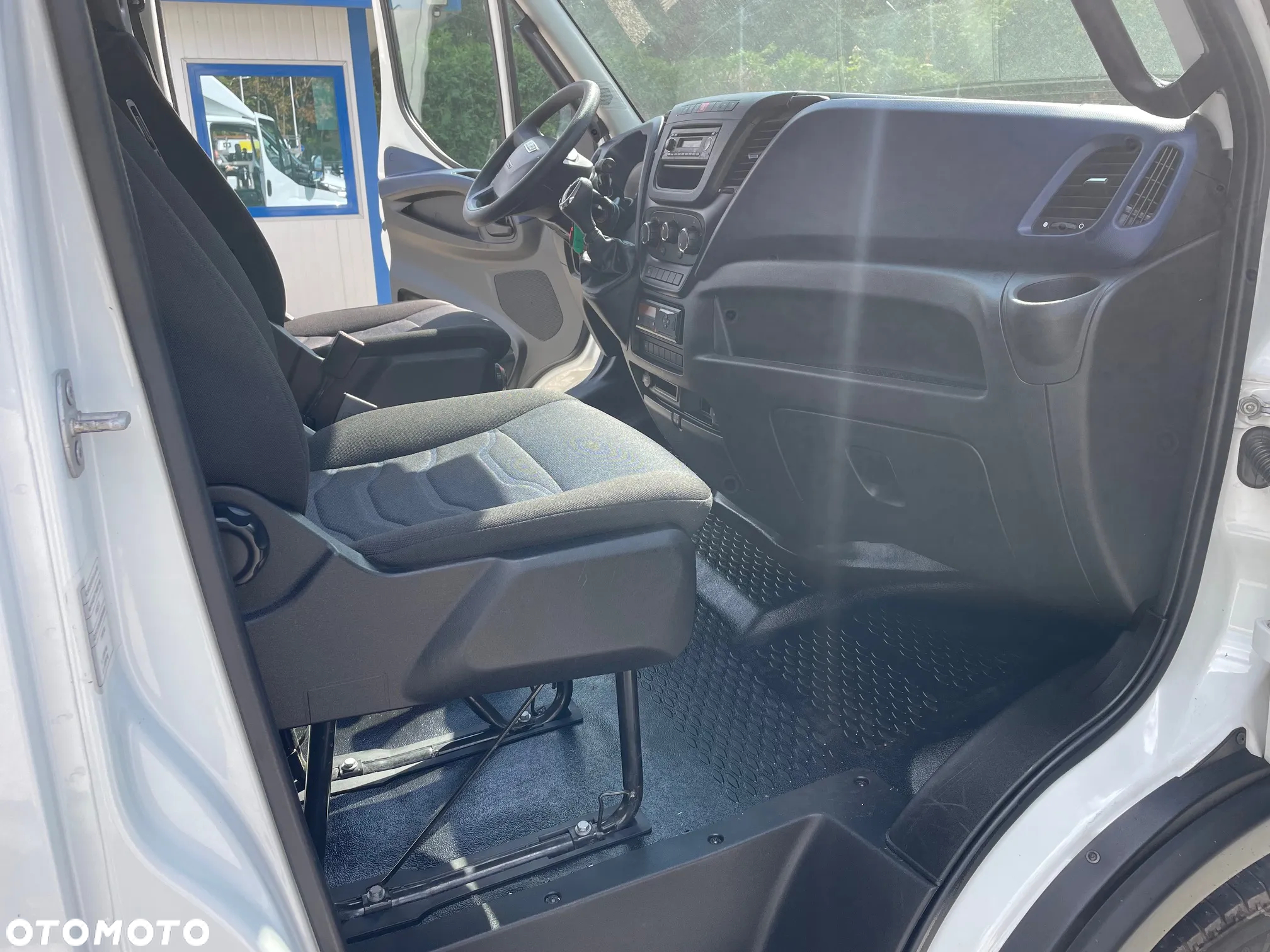 Iveco Daily 72c18 Kontener winda 2017r - 11
