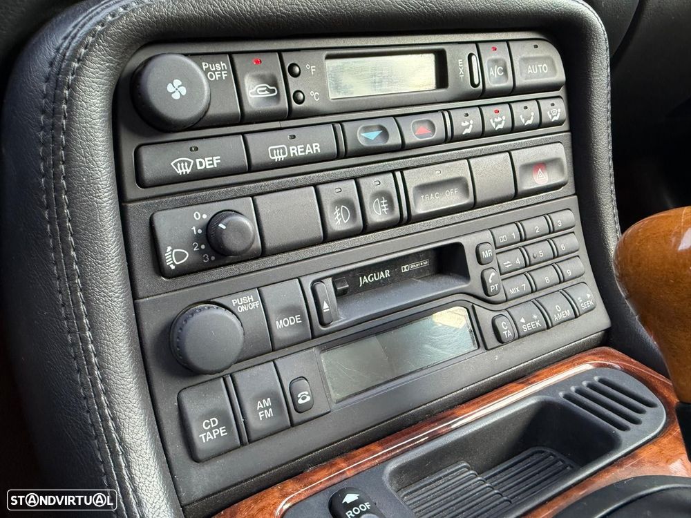 Jaguar XK XKR 4.0 Convertible - 31