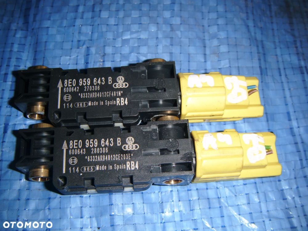 audi a4 b7  czujnik uderzenia bocznego 8e0959643b - 1