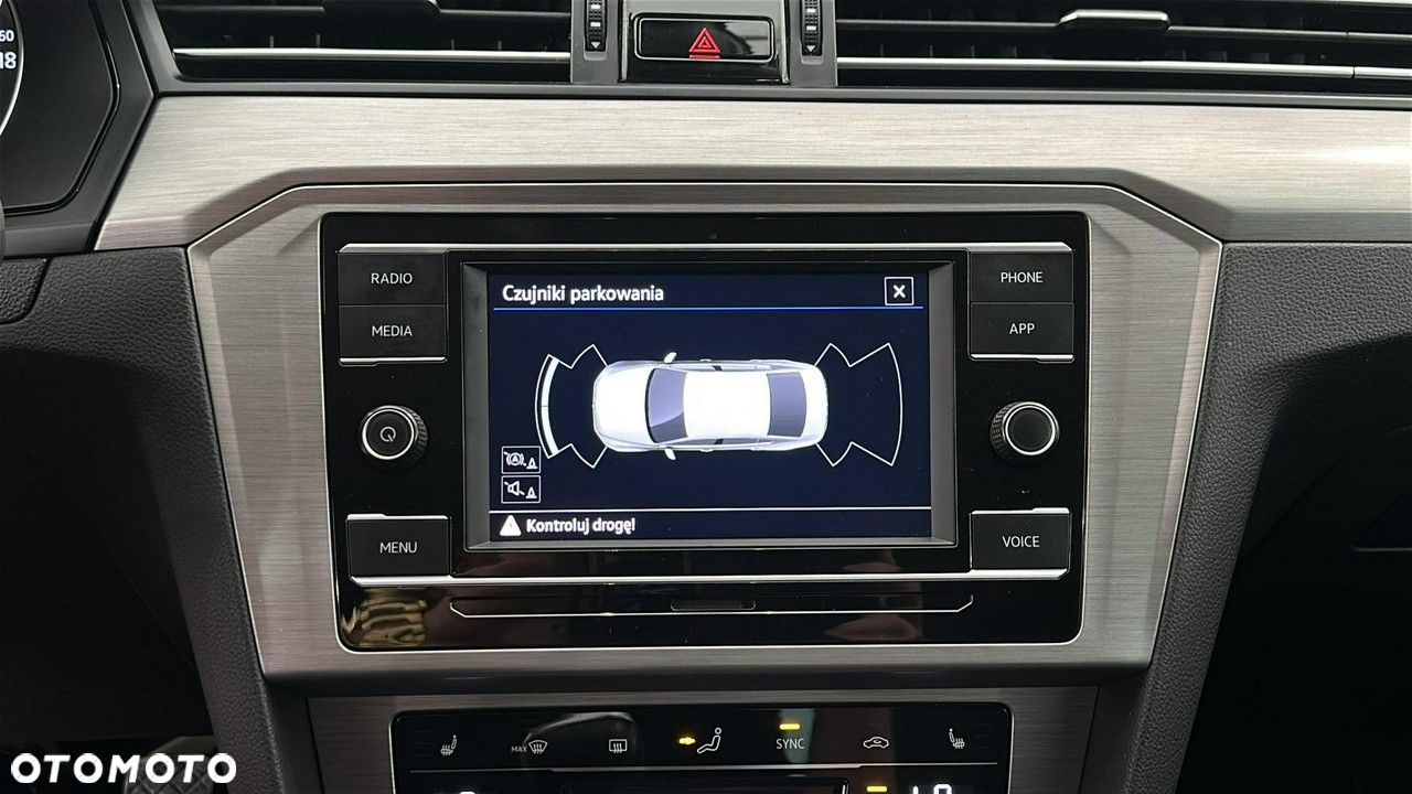 Volkswagen Passat - 21