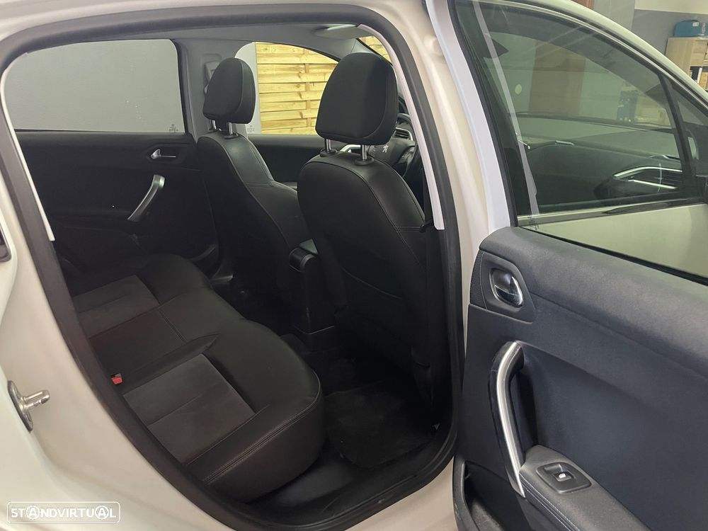 Peugeot 208 PureTech 110 Stop & Start EAT6 Tech Edition - 17