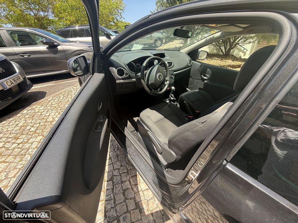 Renault Clio - 15