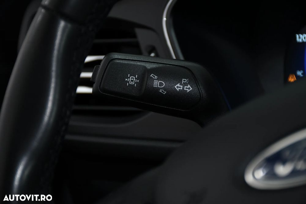 Ford Kuga 2.5 Duratec FHEV TITANIUM - 27