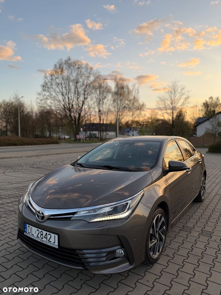 Toyota Corolla 1.6 Premium + - 1