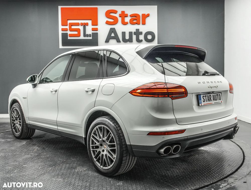 Porsche Cayenne - 4