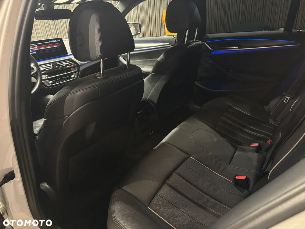 BMW Seria 5 520d mHEV - 22