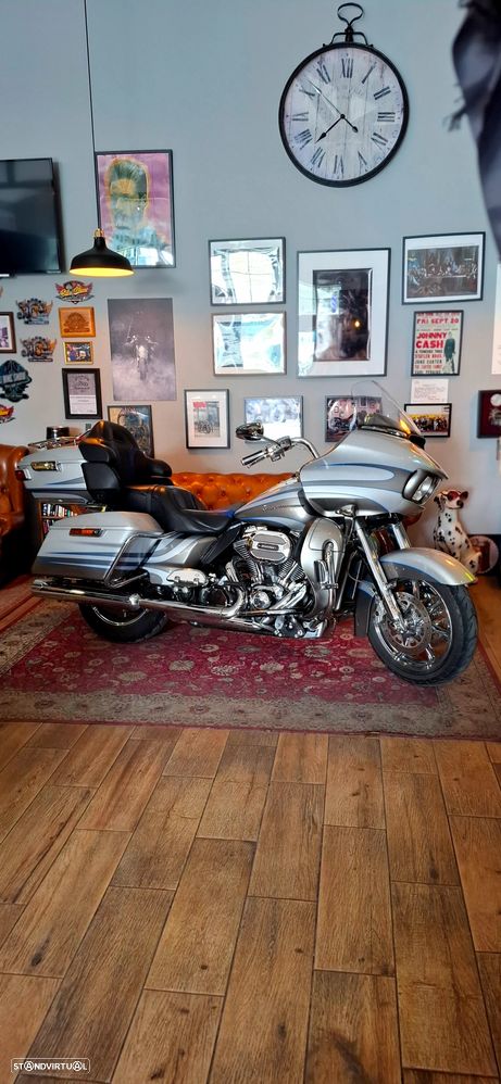 Harley-Davidson Road Glide CVO - 1