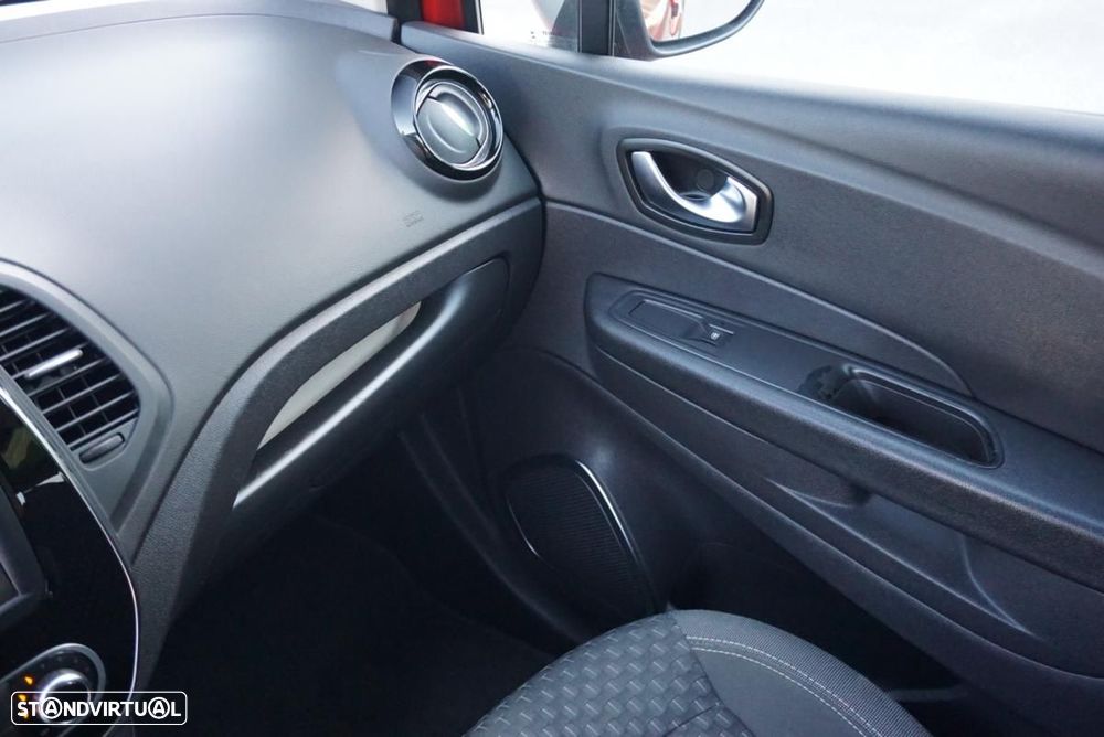Renault Captur 1.5 dCi Red Edition — fotografia 33