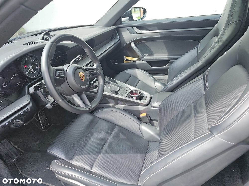 Porsche 911 Carrera 4S - 12
