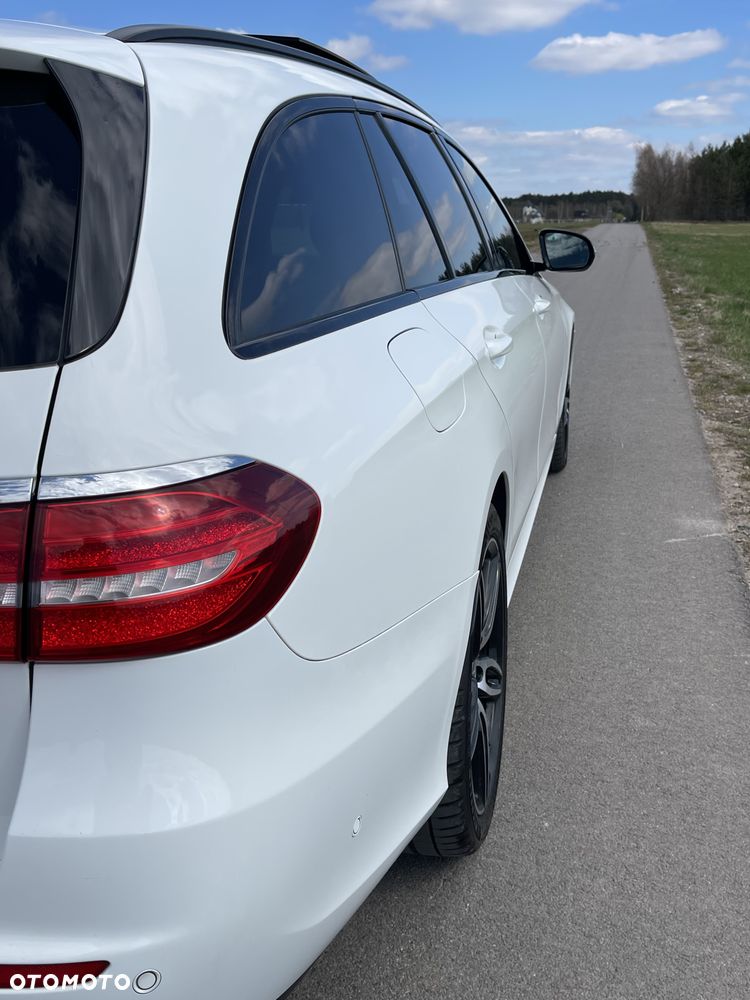 Mercedes-Benz Klasa E 220 d 9G-TRONIC - 27