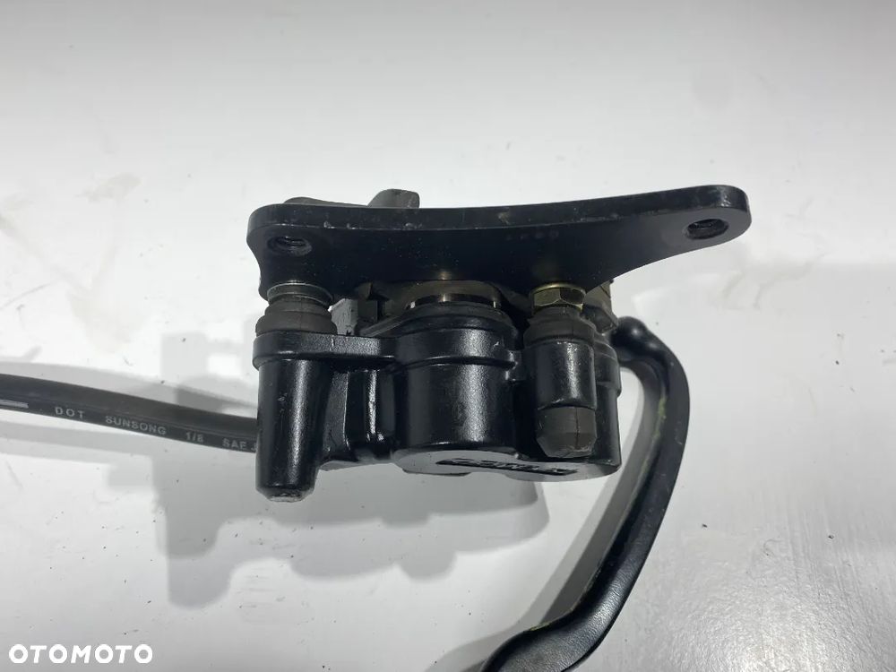 Zacisk pompa przód  Kymco KPW K PIPE 50 - 3