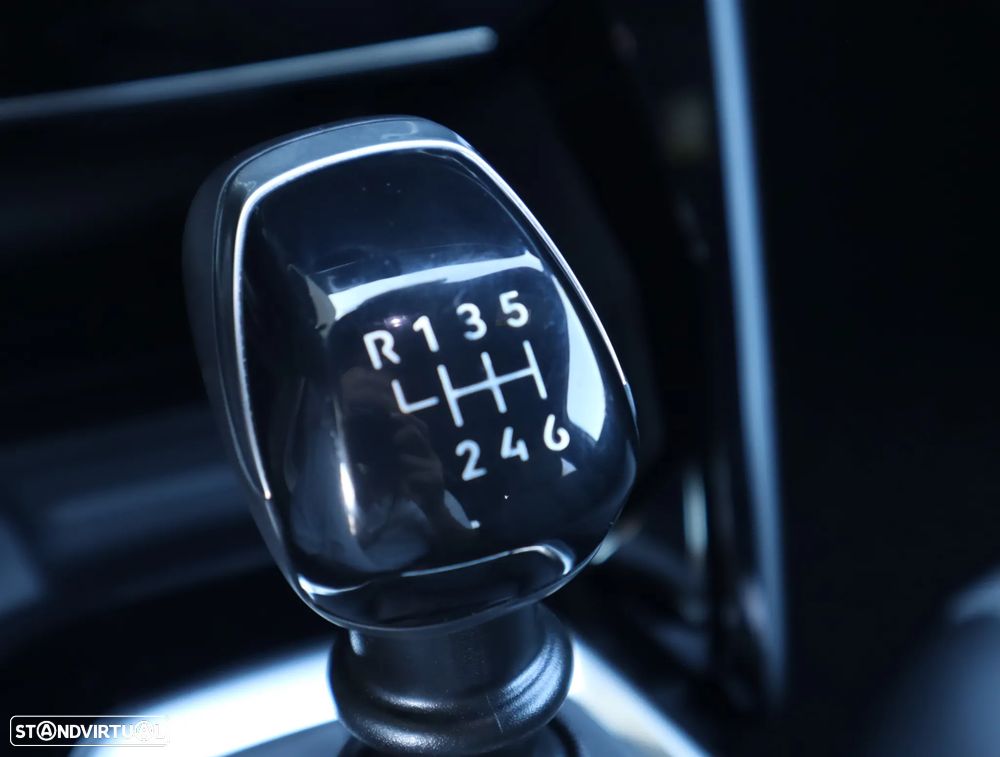 Peugeot 2008 1.2 PureTech Allure - 52