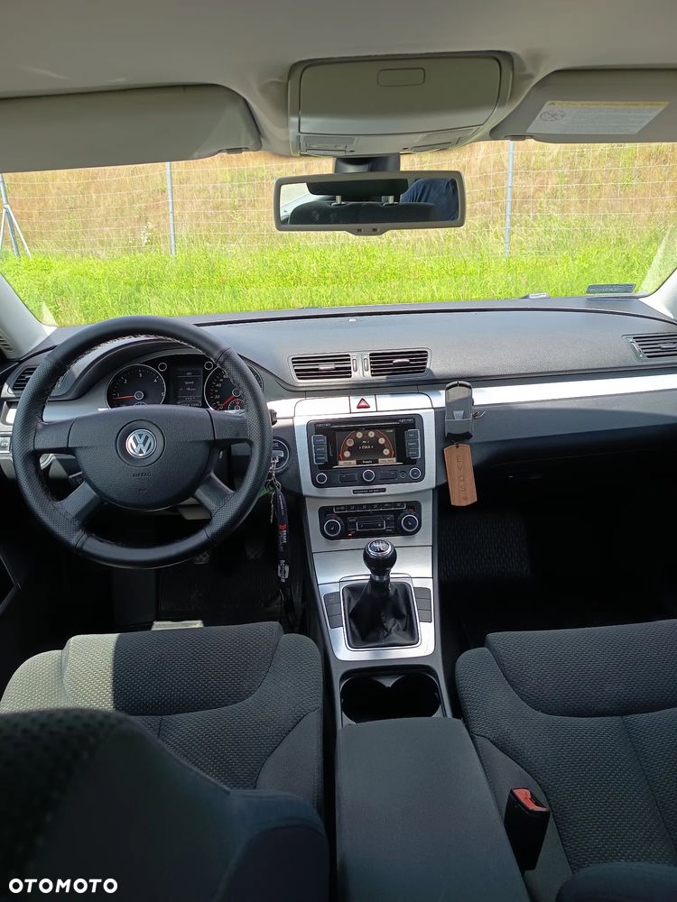 Volkswagen Passat - 4