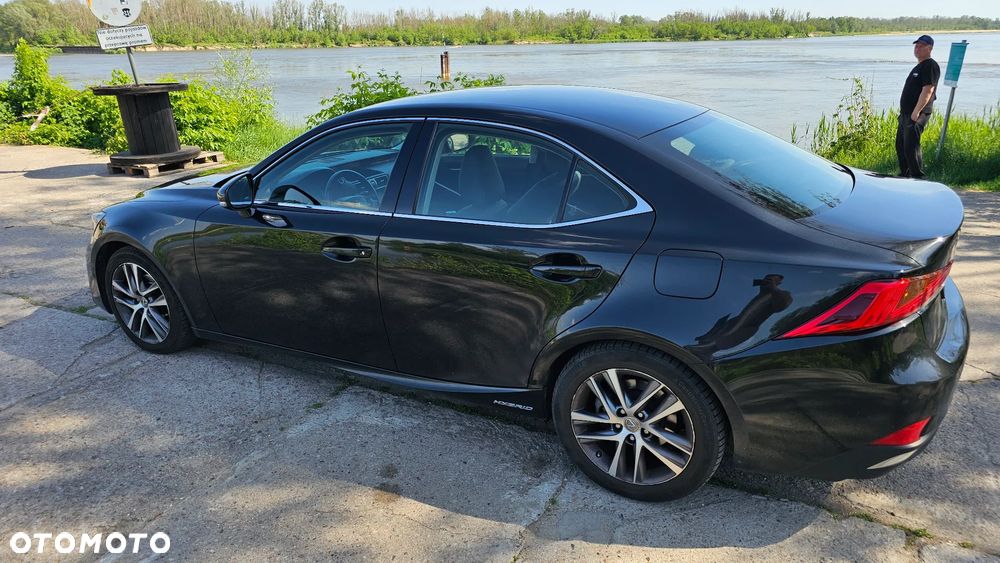 Lexus IS 300h Business Edition - 11