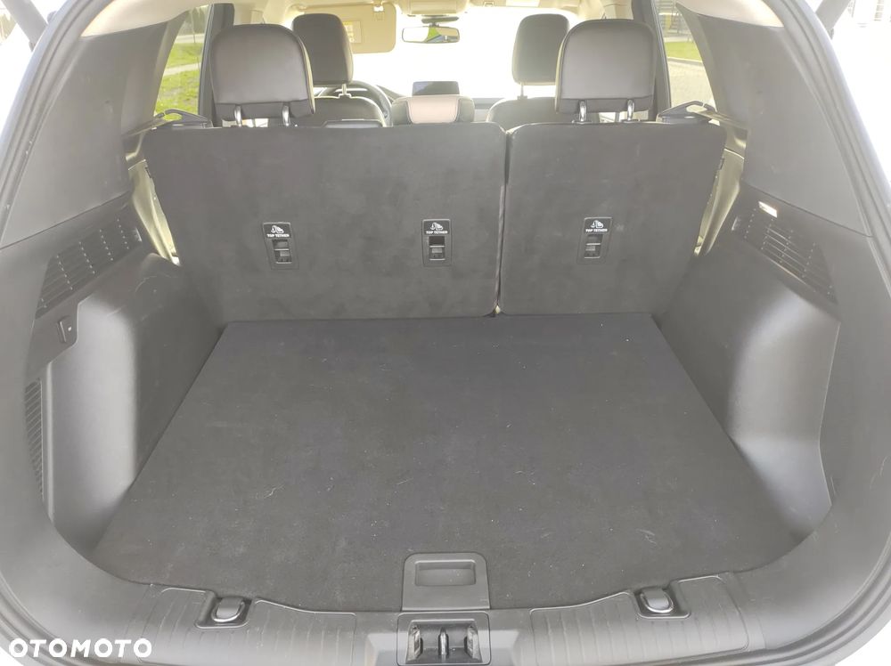Ford Kuga 2.5 Duratec FHEV 4x4 TITANIUM - 32