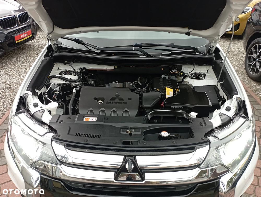 Mitsubishi Outlander 2.0 Instyle + 4WD CVT - 27