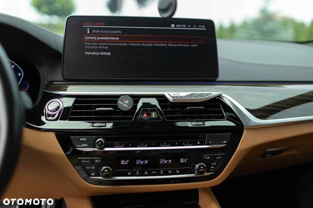 BMW Seria 5 M550i xDrive - 24