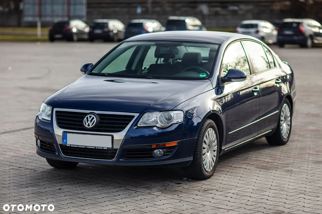 Volkswagen Passat 1.6 Comfortline - 2