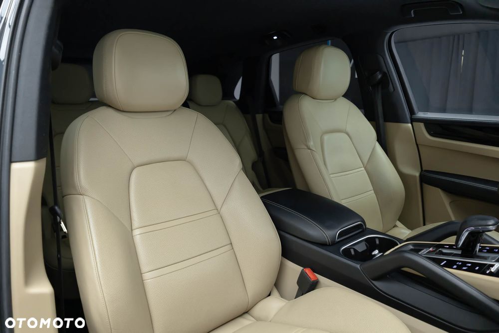 Porsche Cayenne - 32