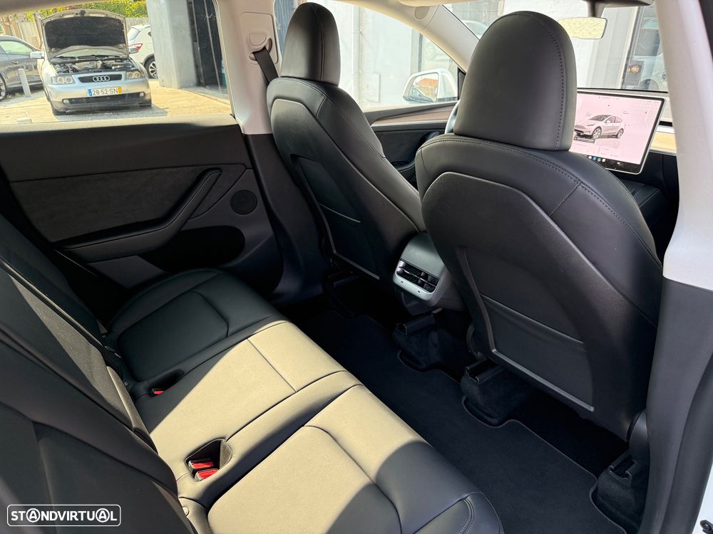 Tesla Model Y Long Range Dual Motor AWD - 16