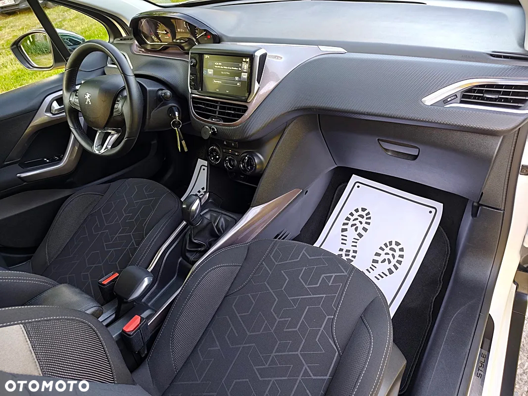 Peugeot 2008 1.2 Pure Tech Style - 23