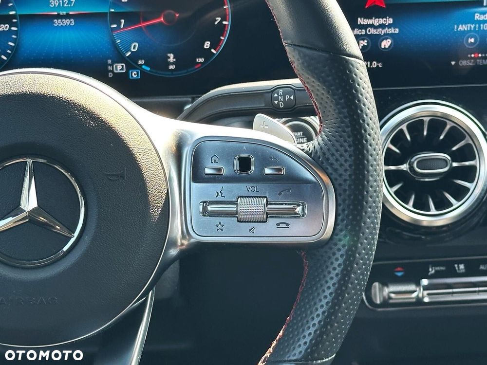 Mercedes-Benz GLB - 11