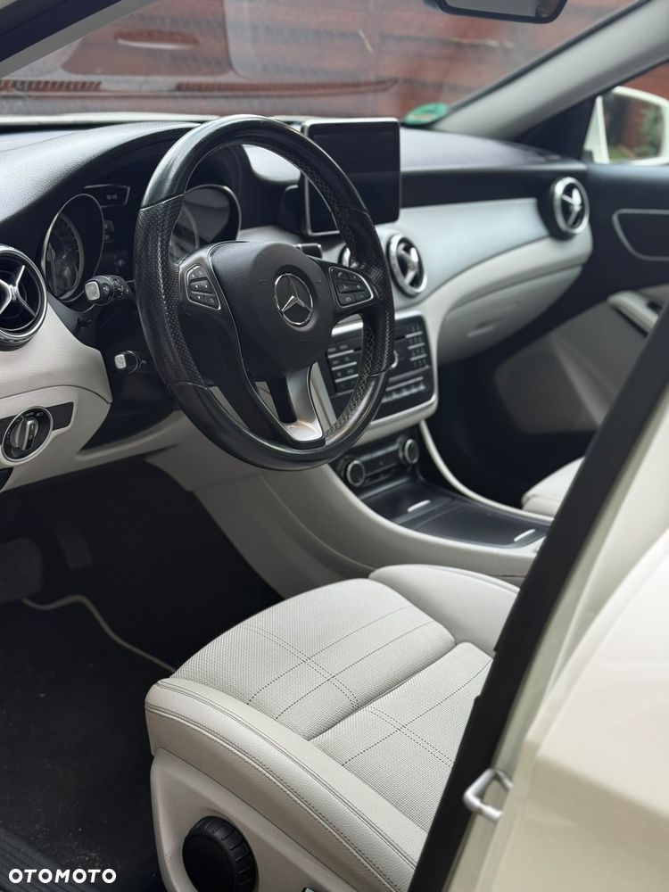 Mercedes-Benz GLA - 30