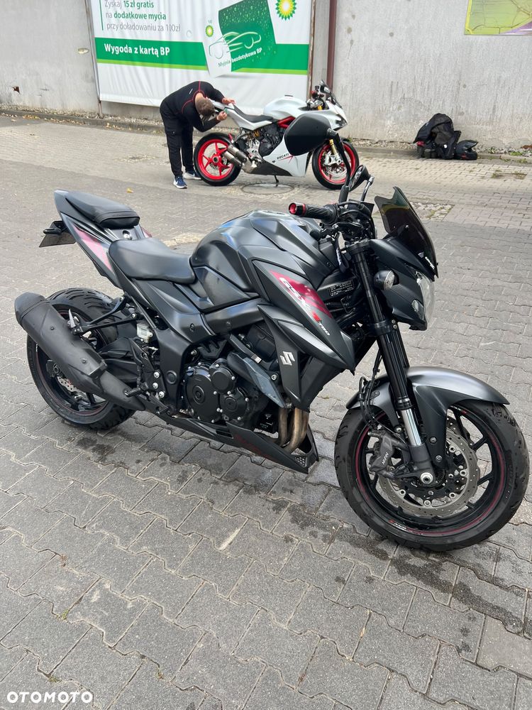 Suzuki GSX