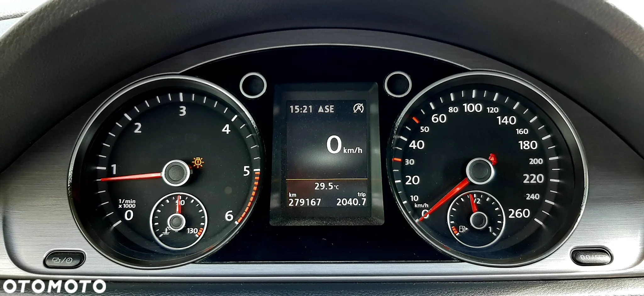Volkswagen Passat Variant 2.0 TDI 4Motion BlueMotion Technol R-Line - 26