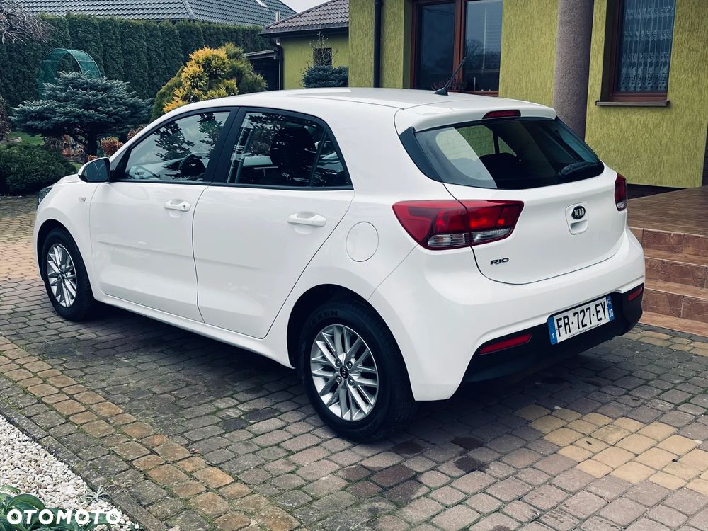 Kia Rio - 4