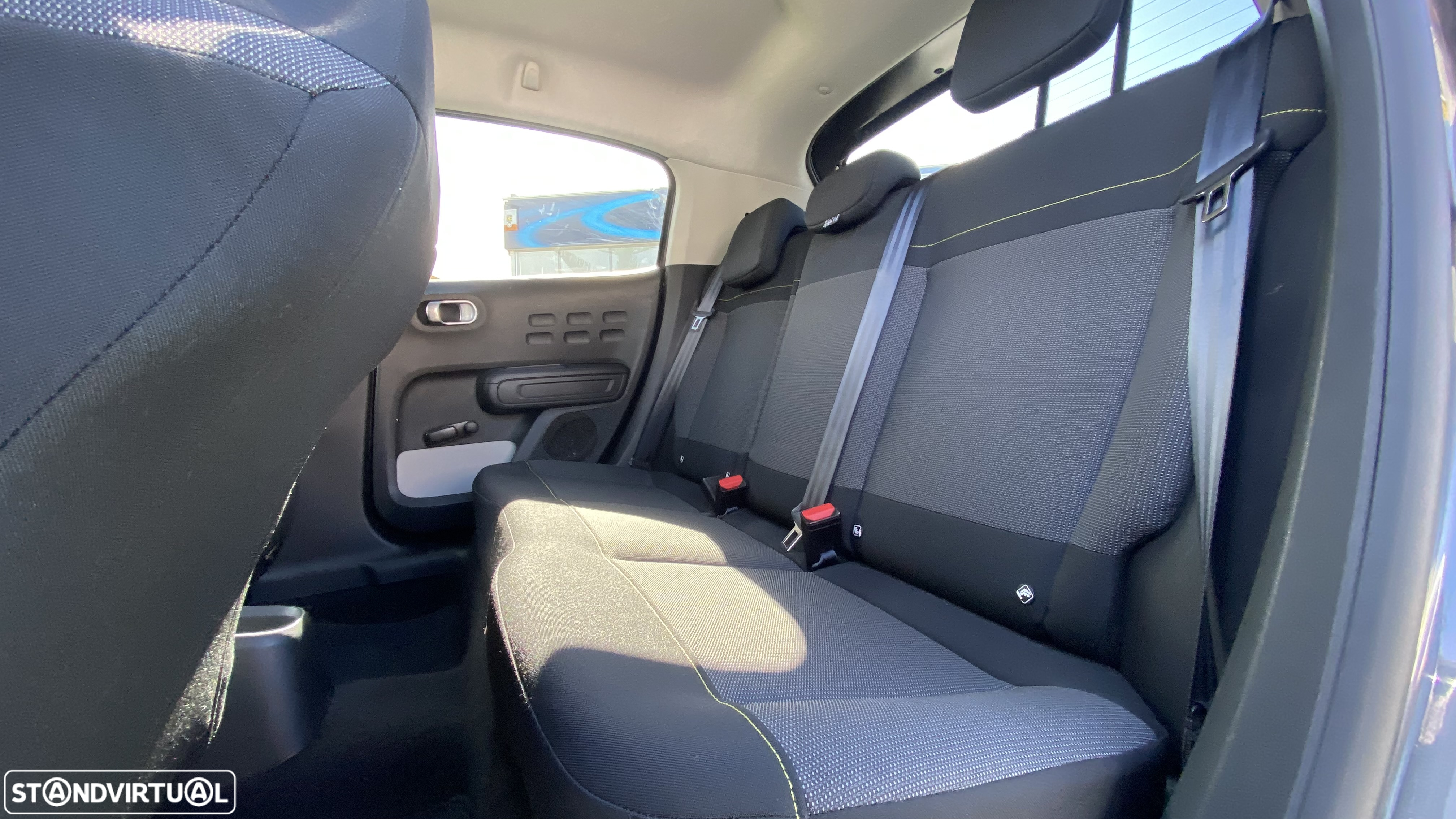 Citroën C3 1.5 BlueHDi Shine - 23